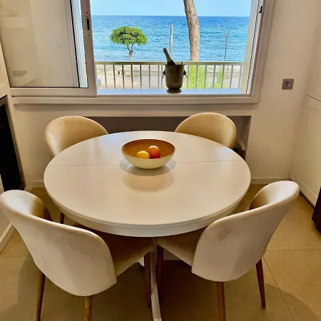 Elegant Beachfront Escape Private & Peaceful *