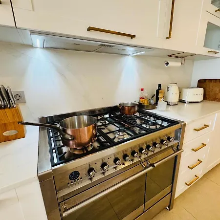 Elegant Beachfront Escape Private & Peaceful Lejlighed Cambrils
