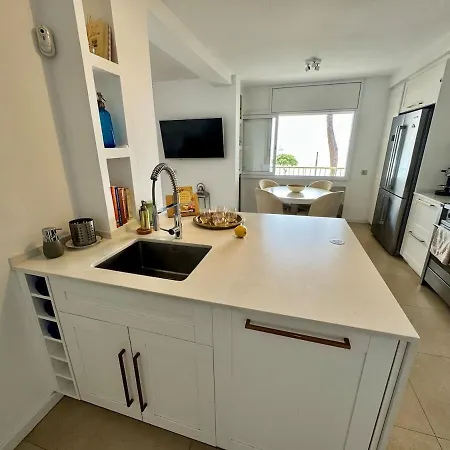 Lejlighed Elegant Beachfront Escape Private & Peaceful *