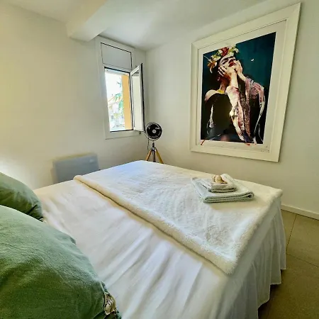 Elegant Beachfront Escape Private & Peaceful Lejlighed