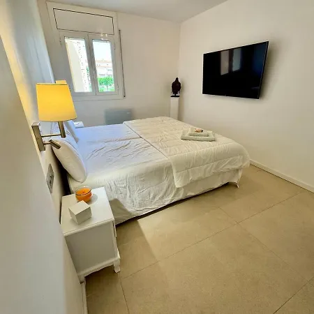 Elegant Beachfront Escape Private & Peaceful Lejlighed