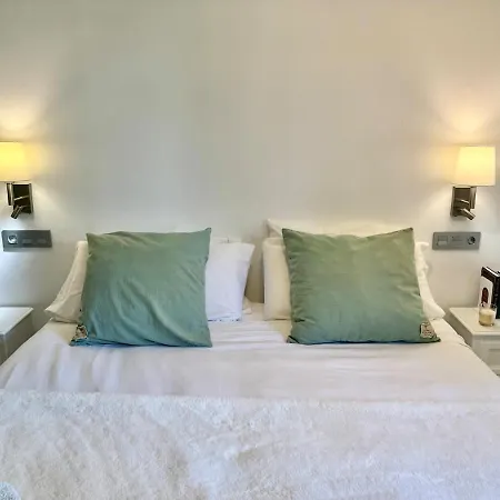 Apartment Elegant Beachfront Escape Private & Peaceful *