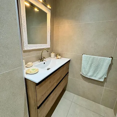 Lejlighed Elegant Beachfront Escape Private & Peaceful *