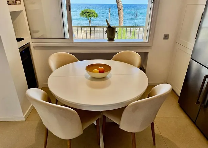 Elegant Beachfront Escape Private & Peaceful *