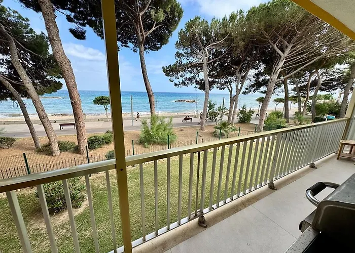 Apartment Elegant Beachfront Escape Private & Peaceful