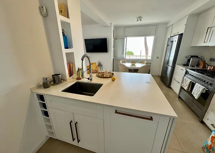 Apartment Elegant Beachfront Escape Private & Peaceful *
