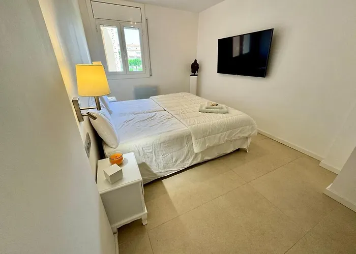 Elegant Beachfront Escape Private & Peaceful Apartment