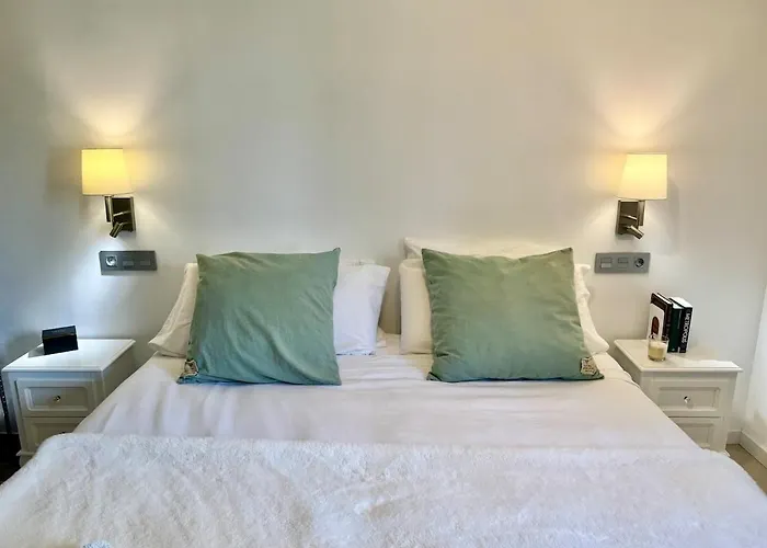 Apartment Elegant Beachfront Escape Private & Peaceful *