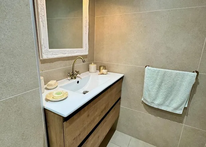Apartment Elegant Beachfront Escape Private & Peaceful *