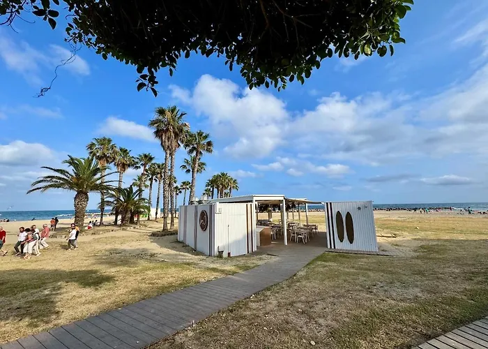Elegant Beachfront Escape Private & Peaceful Apartment *
