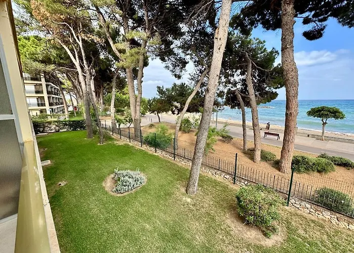 Elegant Beachfront Escape Private & Peaceful * Cambrils